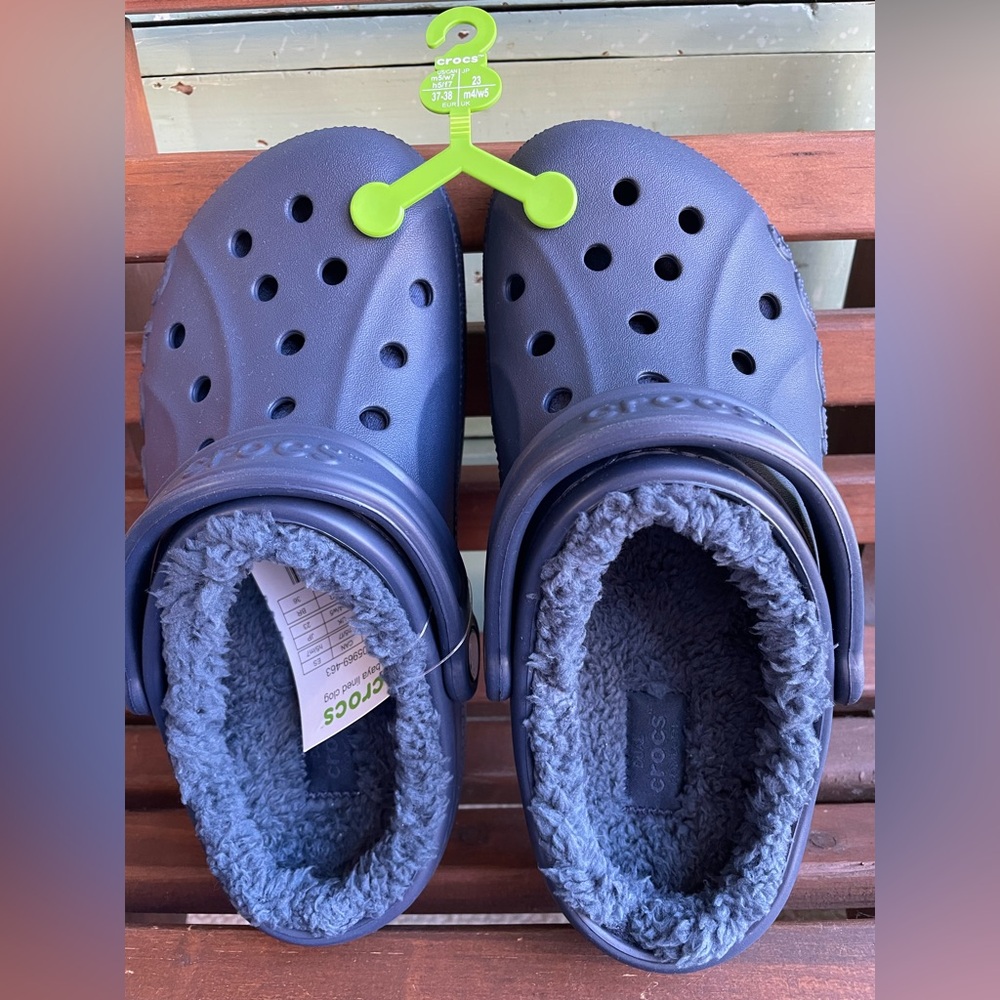 Lined Crocs. Navy blue NWT Unisex
